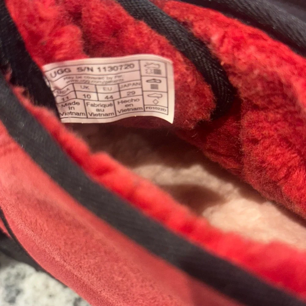 UGG Mens 11 Neumel Snapback‎ Chukka Boots Red Suede Buckle 1130720 Streetwear